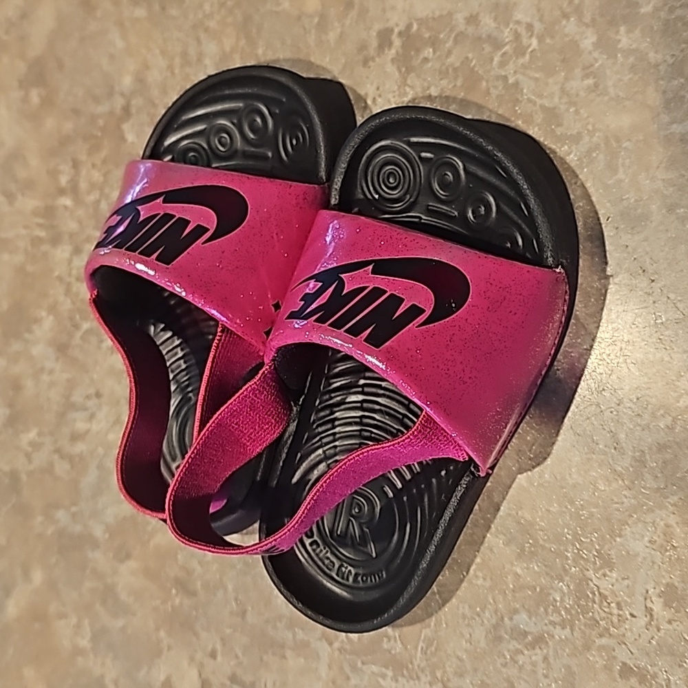 Infant Nike slides with back strap